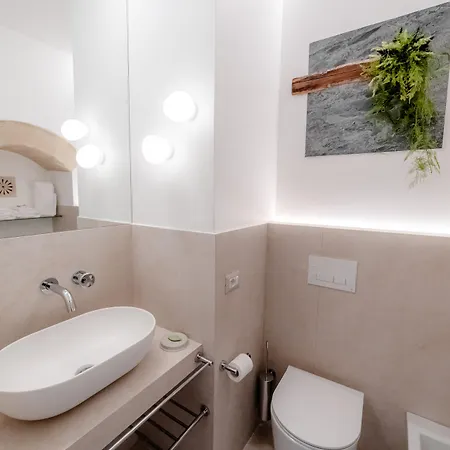 Affittacamere Antica Torre Di Iuso 4*